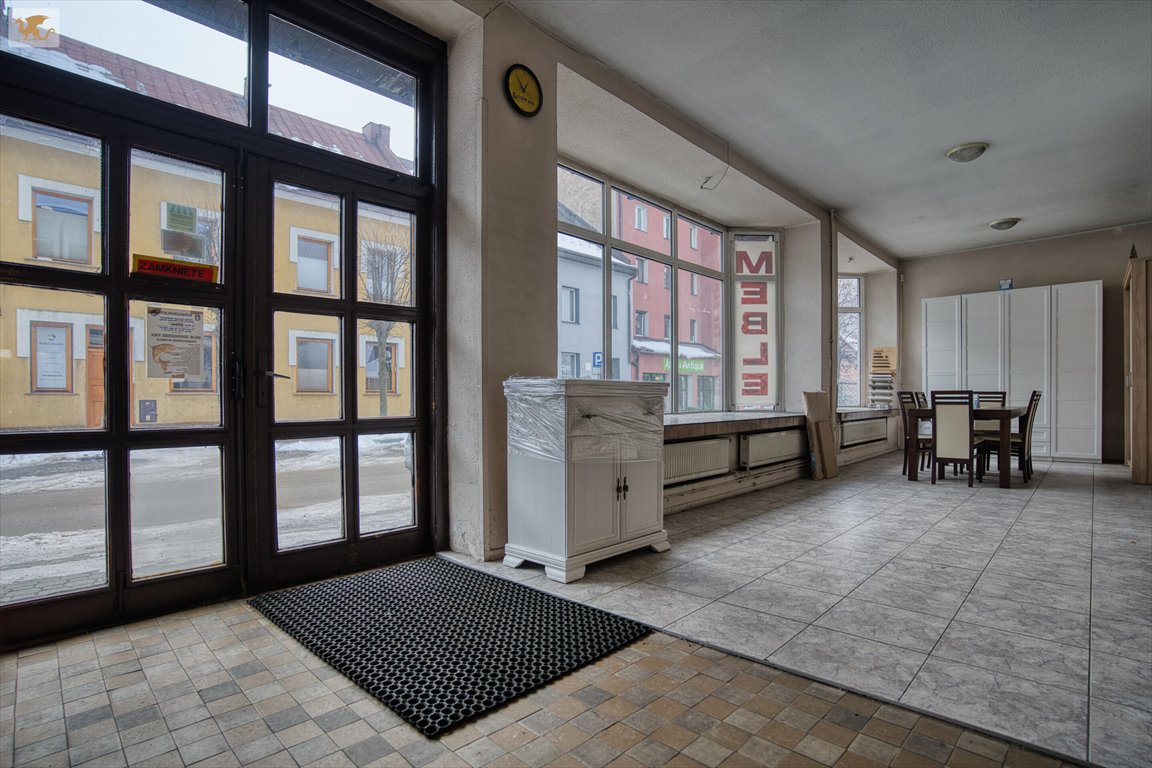 Lokal usługowo-biurowy 273 m2 przy głównej ulicy Nowego Targu Nowy Targ, al. Królowej Jadwigi  273m2 Foto 1
