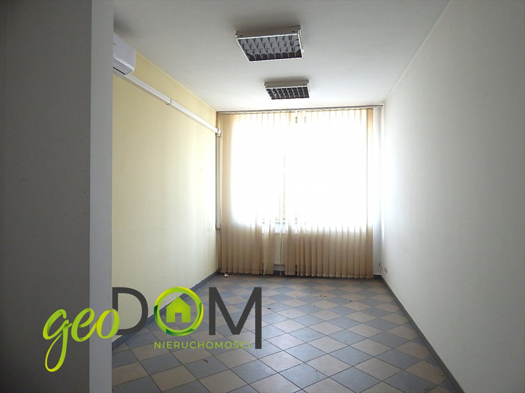 Przestronny lokal biurowy 40 m² z dużymi oknami polecam! Chełm, al. Marszałka Józefa Piłsudskiego  40m2 Foto 1