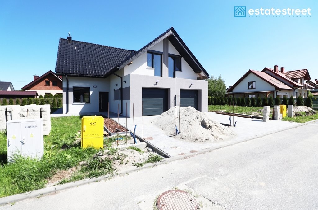 Przestronny bliźniak 166 m2 na 5,25 ar w Niepołomicach Niepołomice, Komandosów  166m2 Foto 1