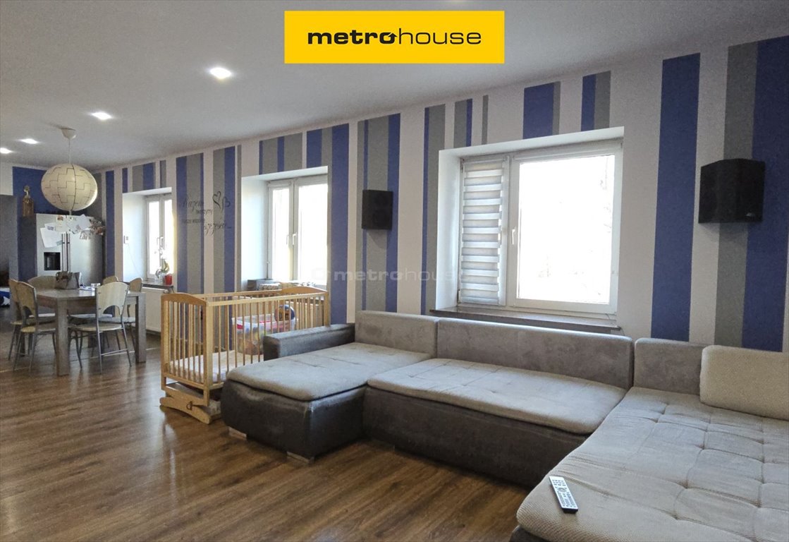 Mieszkanie czteropokojowe  na sprzedaż Komarno  109m2 Foto 1