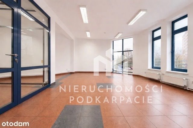 Nowoczesny lokal biurowy 71 m2 z windą i parkingiem Rzeszów, Gen. Dąbrowskiego  71m2 Foto 1