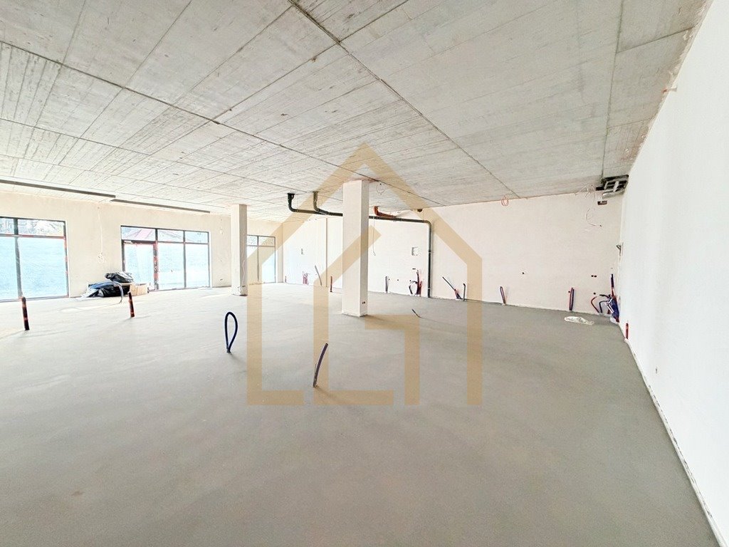 Zapraszam do obejrzenia dużego lokalu usługowego 173 m² w Ząbkach Ząbki, Christiana Andersena  174m2 Foto 1