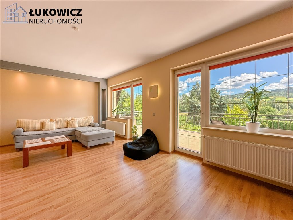 Przestronny dom z widokiem na góry i dużym ogrodem Cisiec  169m2 Foto 1