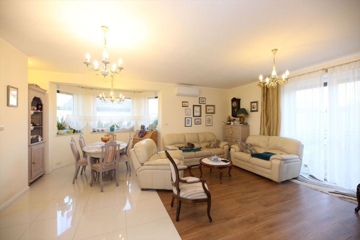 Zapraszam do obejrzenia nowoczesnego domu 253 m² z garażem i fotowoltaiką Wyżne  253m2 Foto 1