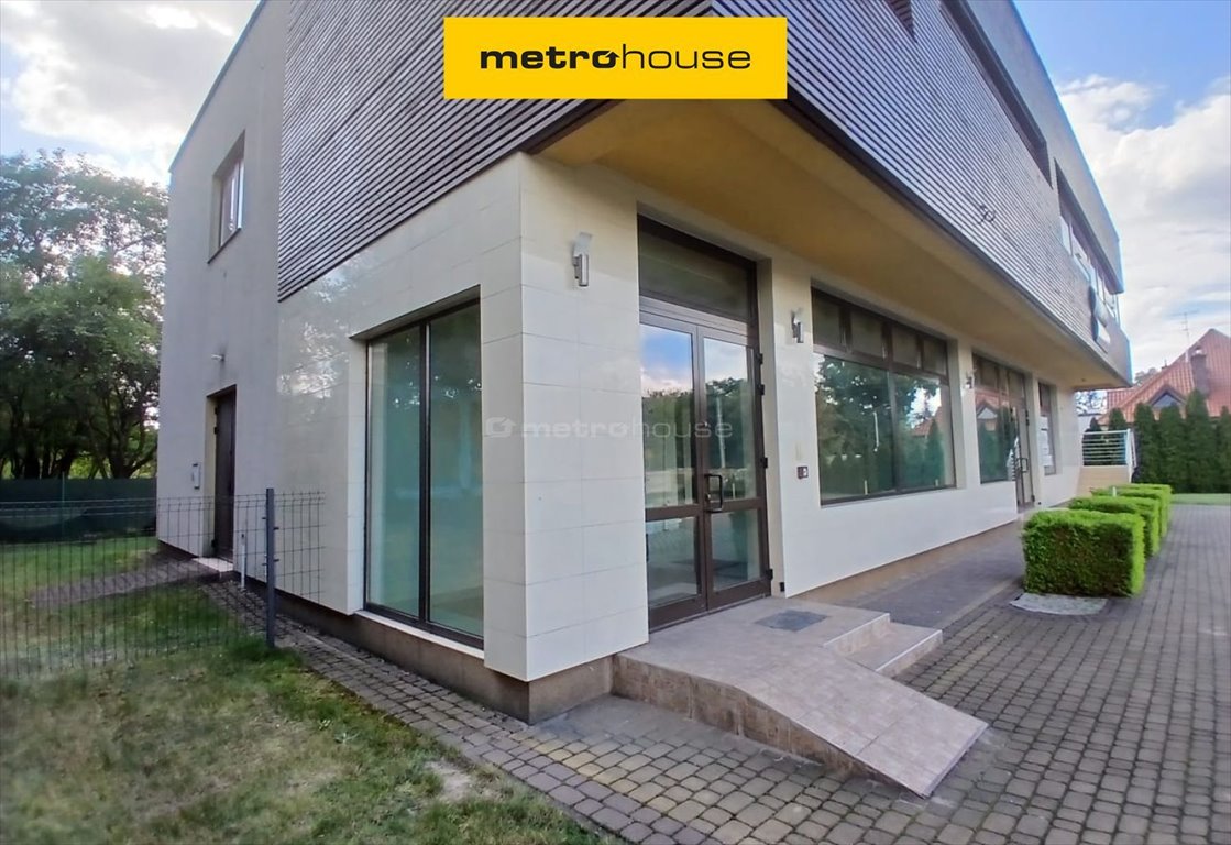 Atrakcyjny lokal usługowy 103 m² z witrynami i ogródkiem Laski  103m2 Foto 1