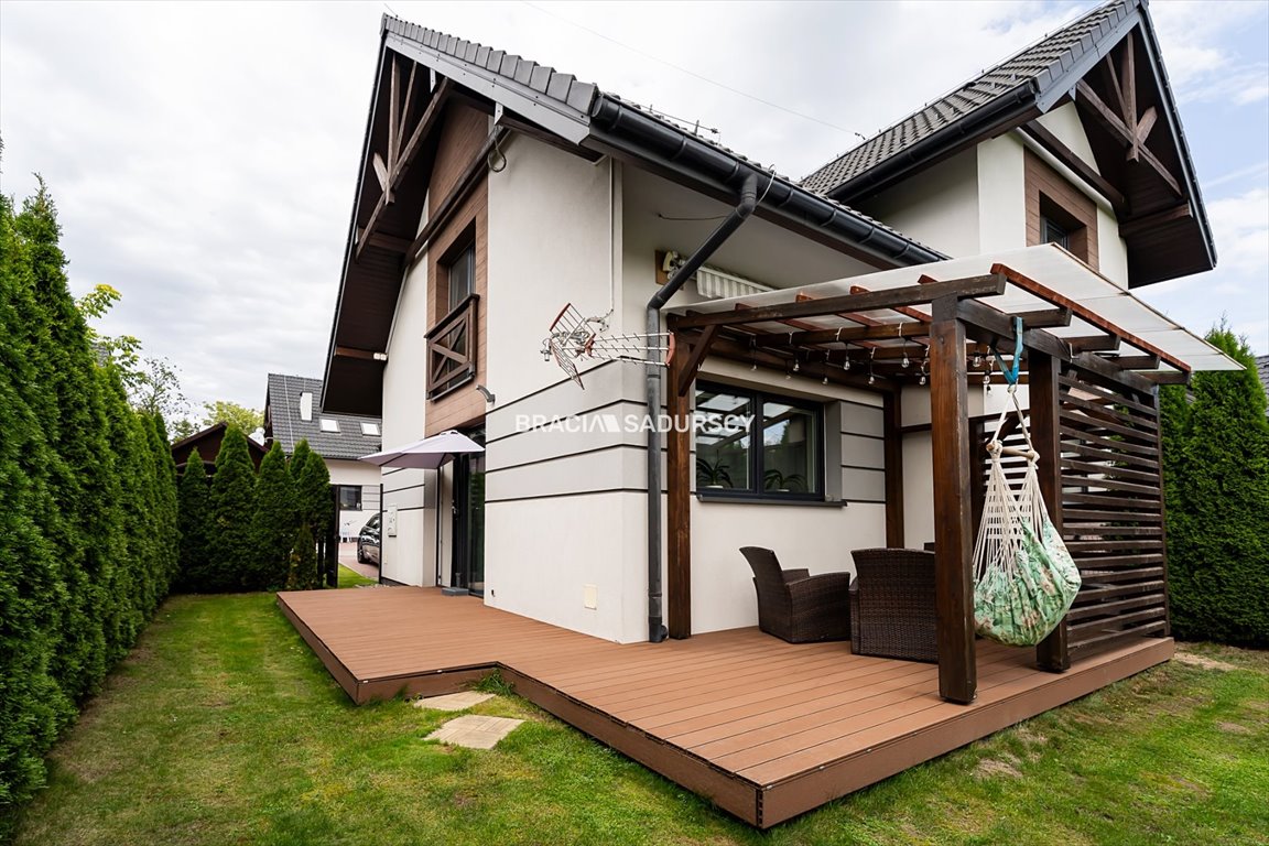 Nowoczesny dom 84,56 m² z ogrodem - gotowy do zamieszkania: Modlniczka: Środkowa