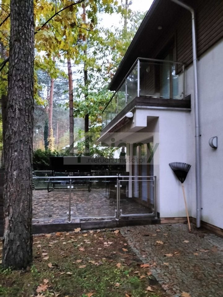 Przestronny dom z tarasami, garażem i ogrodem sosnowym Magdalenka  192m2 Foto 1