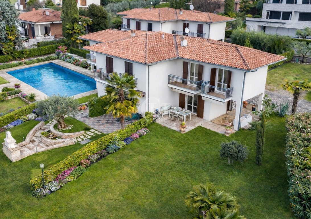 Sprzedam dom z widokiem na jezioro i basenem w Lazise Włochy, Lazise  73m2 Foto 1