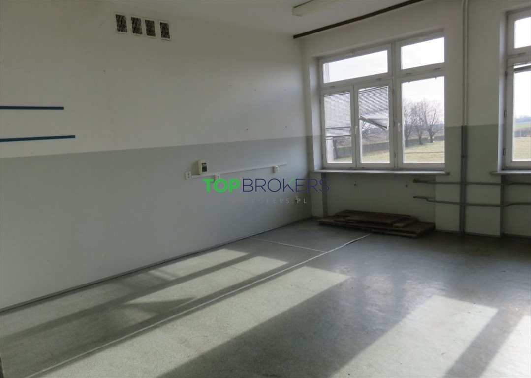 Na sprzedaż obiekt 1305 m² w Paprotnia z potencjałem na dom opieki Paprotnia  1 305m2 Foto 1