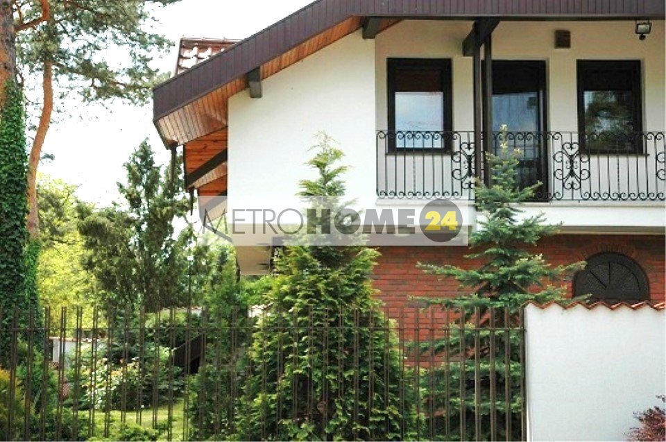 Przestronny dom w stylu hiszpańskim z ogrodem i garażem Łomianki, Buraków  320m2 Foto 1