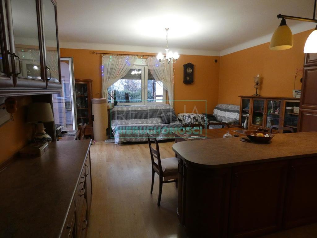 Dom 250m2 z lokalem usługowym i mieszkaniem w centrum Grodzisk Mazowiecki  250m2 Foto 1