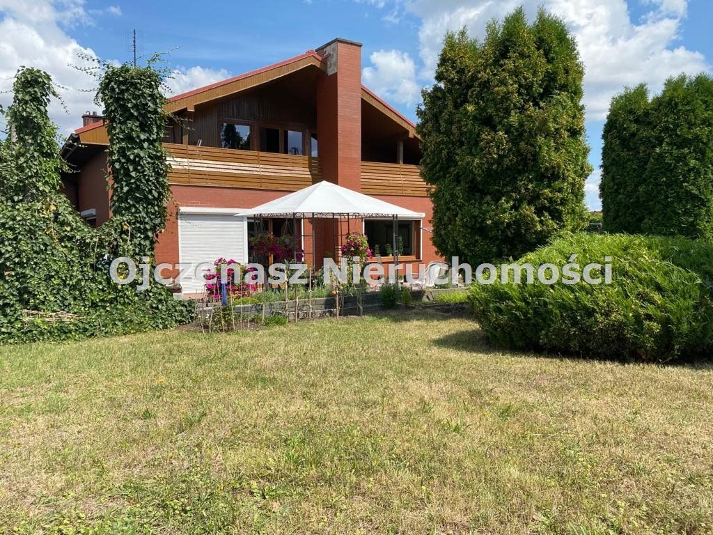 Przestronny dom 500 m2 z garażem - inwestycja i spokój Żnin  500m2 Foto 1