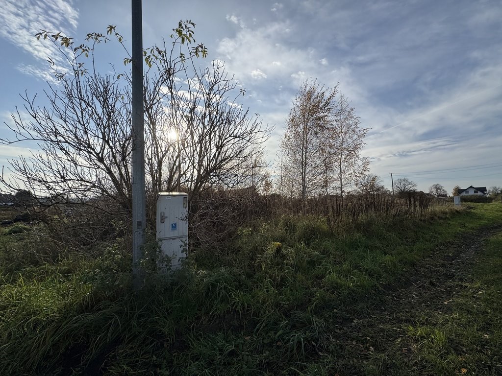 Działka budowlana 686 m² z warunkami zabudowy w Biskupicach Biskupice  686m2 Foto 1