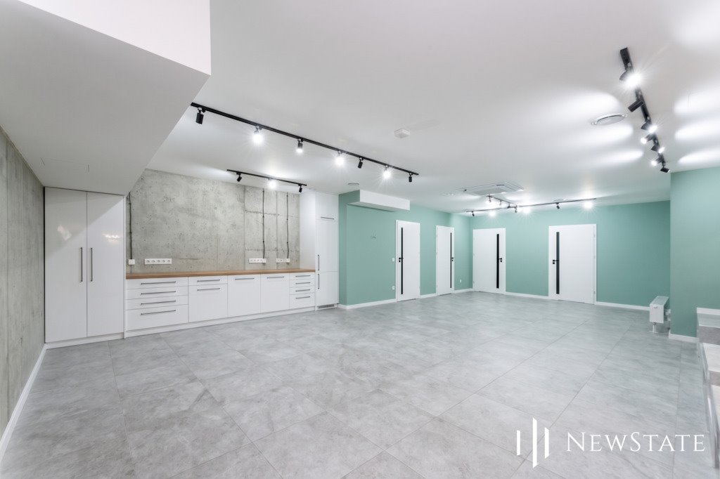 Przestronny lokal 114 m² z witrynami, gotowy do działalności Kraków  114m2 Foto 1