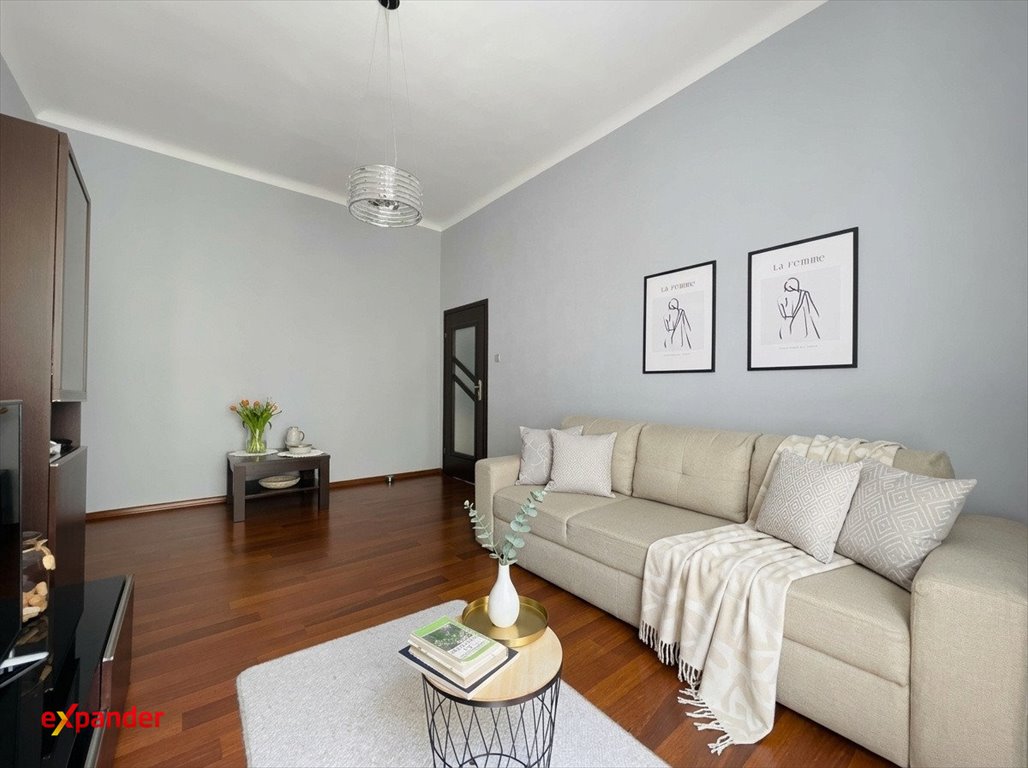 Na sprzedaż przestronne mieszkanie 76,8 m² w Kaliszu z klimatem kamienicy Kalisz, Główny Rynek 8  77m2 Foto 1