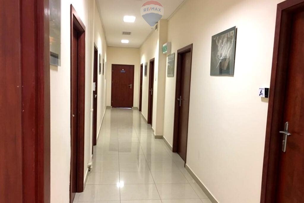 Niewielki lokal biurowy 22 m2 z szybkim internetem i miejscem parkingowym Grodzisk Mazowiecki, R. Traugutta  22m2 Foto 1