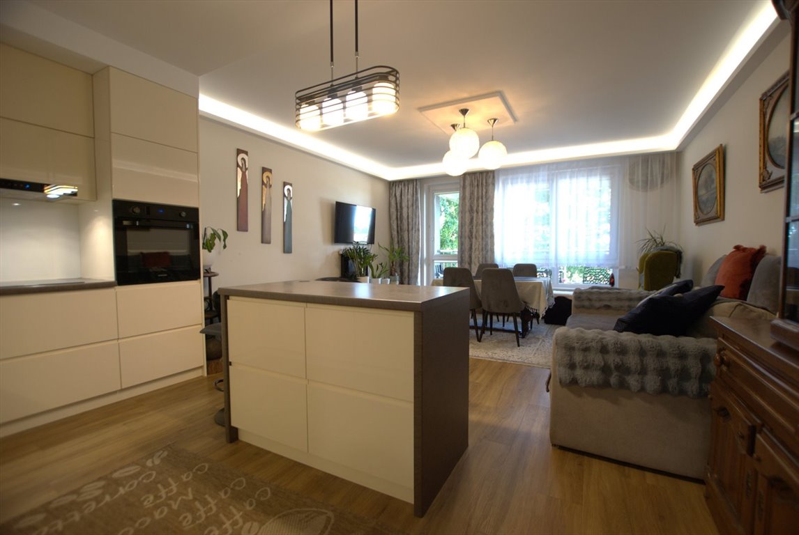Na sprzedaż przestronne 4-pokojowe mieszkanie 92 m² z balkonami i garażem Kielce, Barwinek  92m2 Foto 1