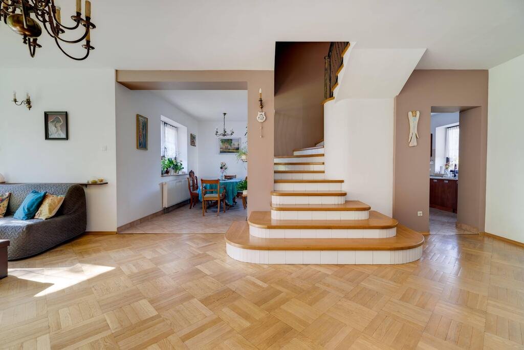 Dom na sprzedaż Błonie  230m2 Foto 1