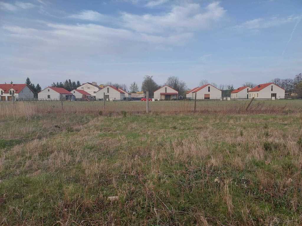 Działka budowlana na sprzedaż Miłoszyce  736m2 Foto 2