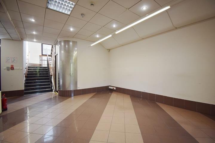 Lokal użytkowy 248 m² z klimatyzacją i miejscami postojowymi Opole  248m2 Foto 1