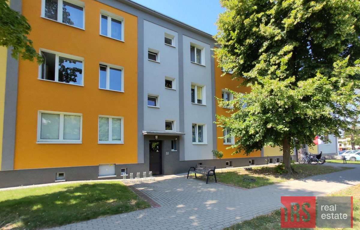 Mieszkanie trzypokojowe na sprzedaż Turek, 650-lecia  63m2 Foto 1