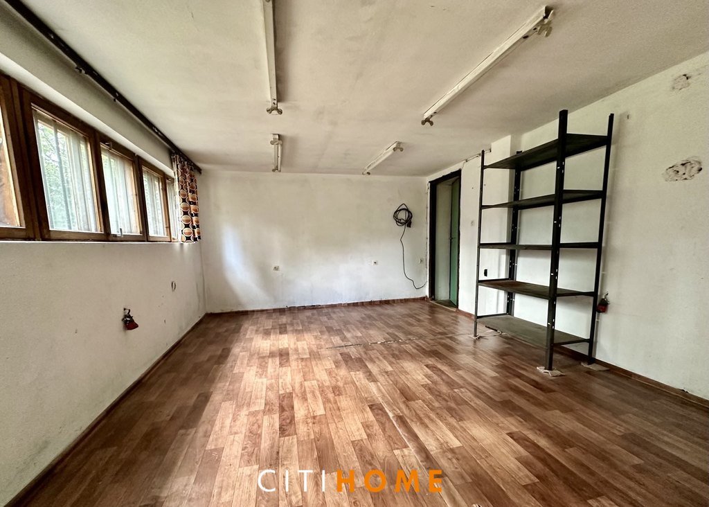 Magazyn 19 m2 w centrum Józefowa, parking, od zaraz Józefów  19m2 Foto 1