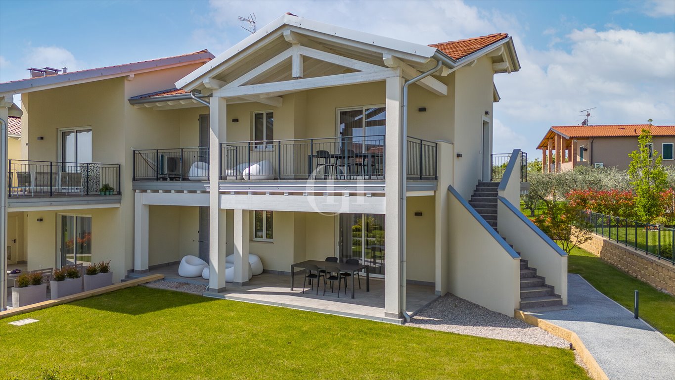 Mieszkanie dwupokojowe na sprzedaż Włochy, Manerba del Garda  90m2 Foto 1