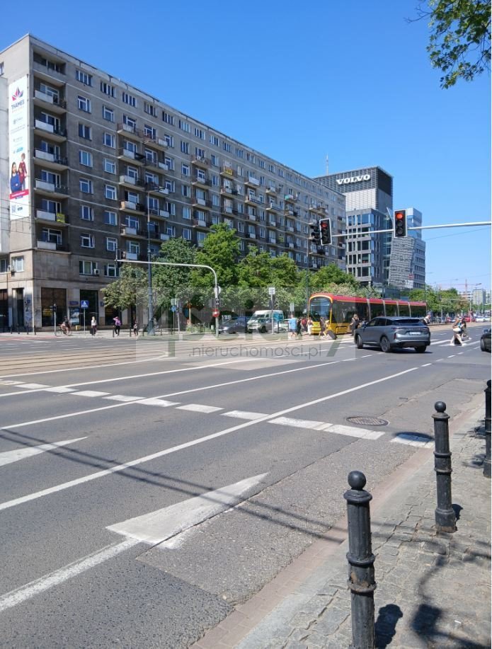 Zapraszam do 42 m² mieszkania w centrum Warszawy z widokiem na hotel Nowotel Warszawa, Śródmieście, Marszałkowska  42m2 Foto 1