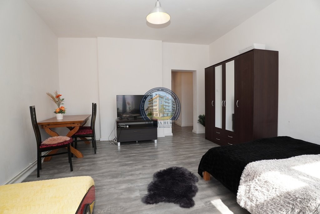 Przestronne 3-pokojowe mieszkanie na parterze z możliwością adaptacji na lokal usługowy Kamień Pomorski, Gryfitów  59m2 Foto 1