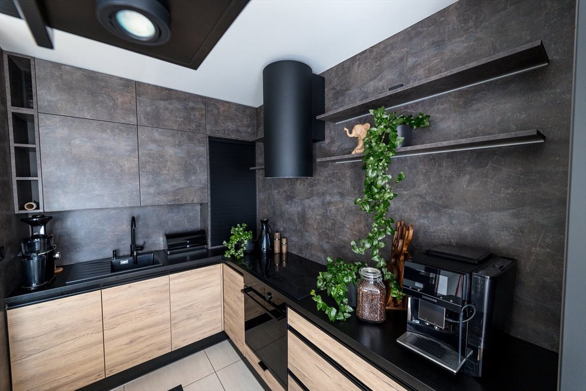 Przestronne 107 m2 apartament z balkonem i PV w Kętach. Kęty  107m2 Foto 1