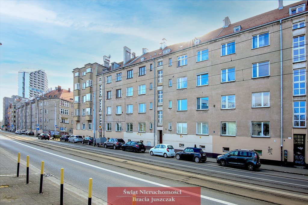 Przestronne 4-pokojowe mieszkanie z dużymi oknami i odrestaurowaną łazienką Wrocław, Plac Grunwaldzki, Plac Grunwaldzki  82m2 Foto 1