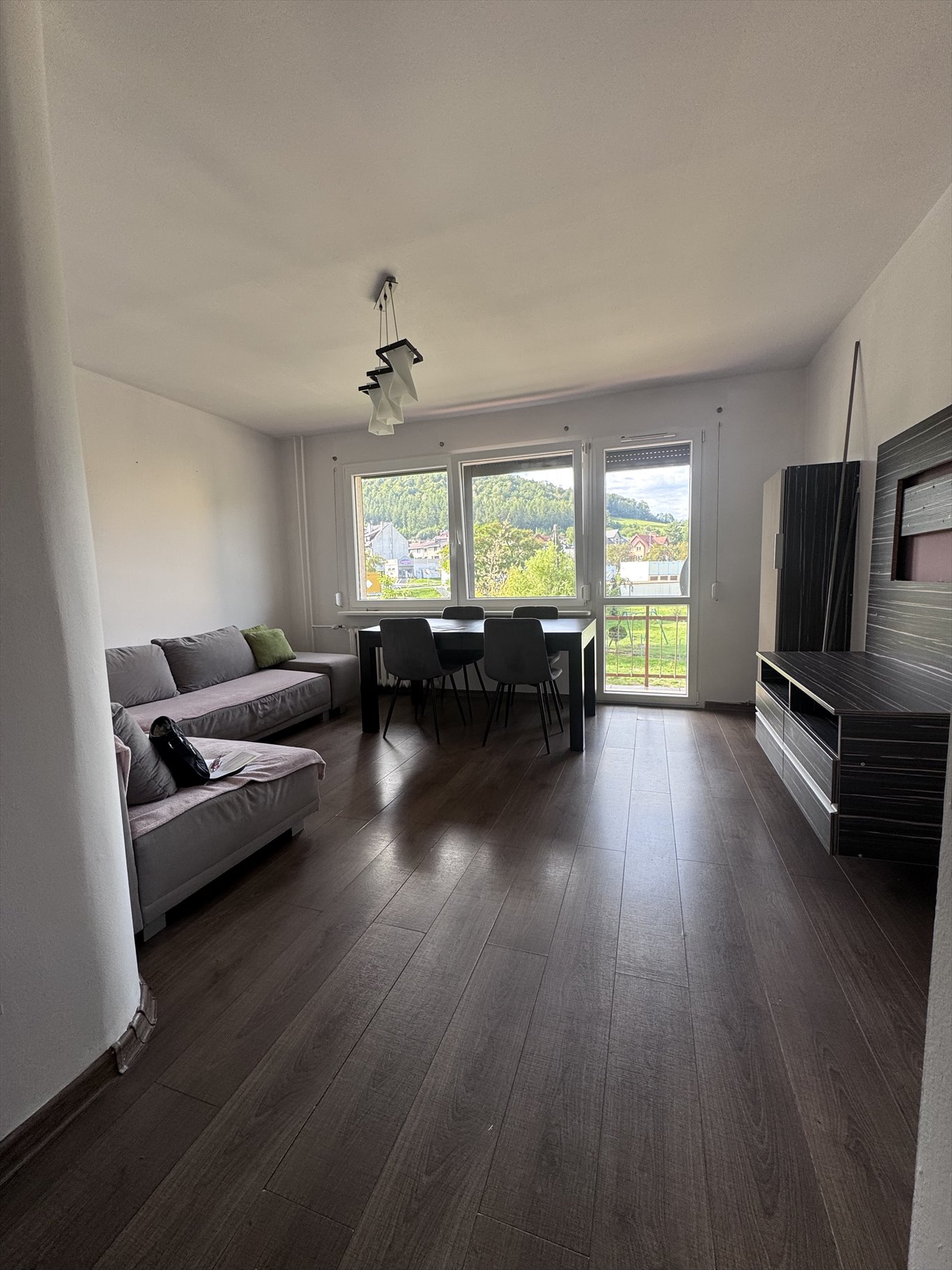 Do sprzedania przestronne 3-pokojowe mieszkanie 60 m² z widokiem na Góry Bielawa, xxv-lecia  60m2 Foto 1