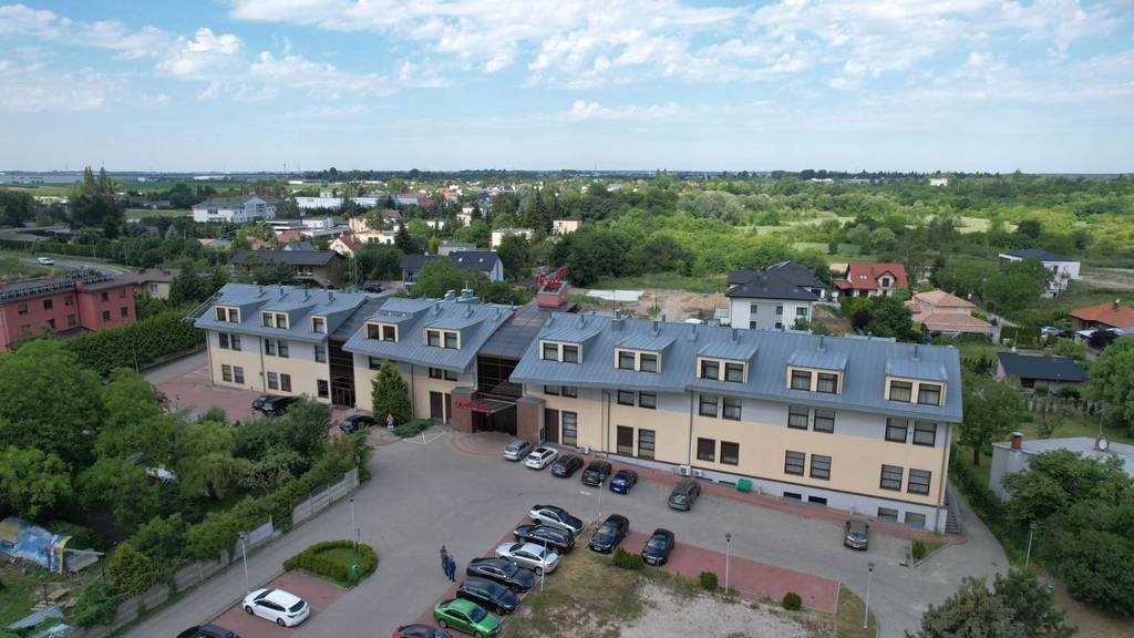Na sprzedaż hotel 4* z 66 pokojami i apartamentem prezydenckim: Poznań: Głogowska