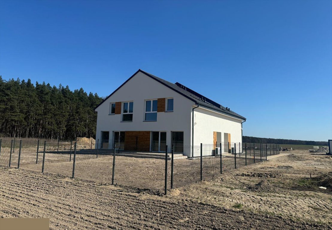 Mieszkanie czteropokojowe  na sprzedaż Radzewo  78m2 Foto 1