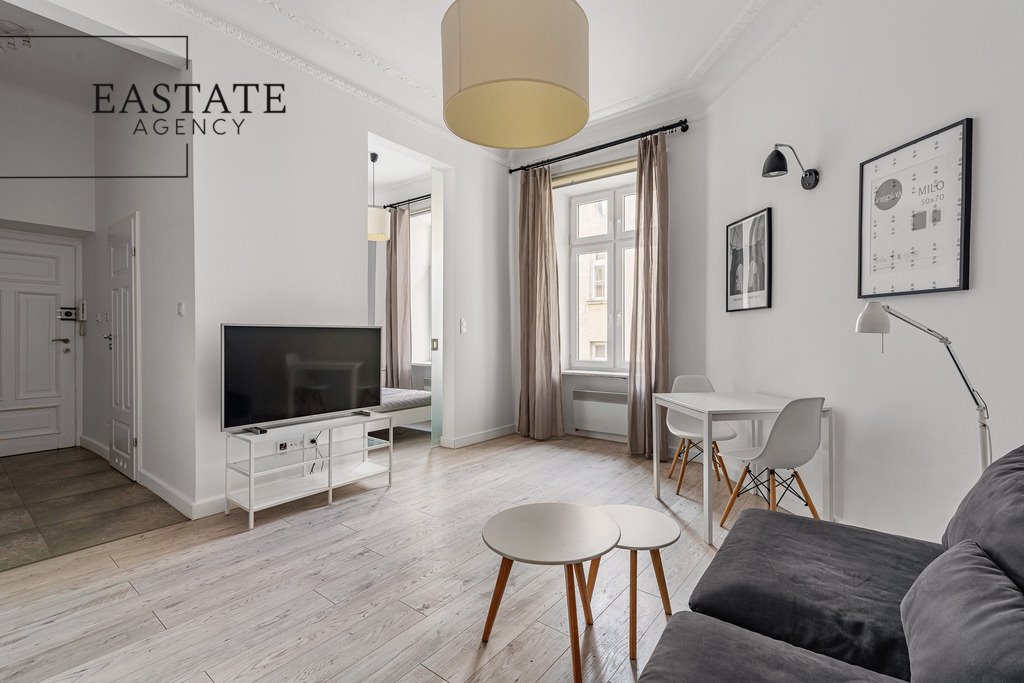 Mieszkanie 32 m² w Warszawie - ciche, zabytkowa kamienica Warszawa, Śródmieście, Śródmieście Południowe, Marszałkowska  32m2 Foto 1