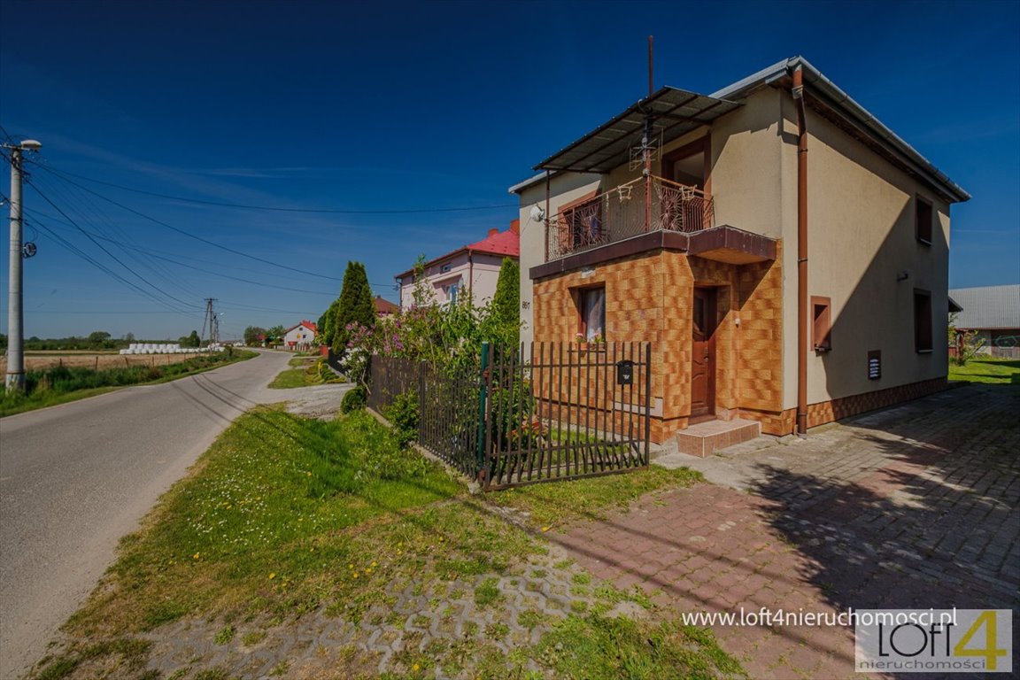 Dom z dużą działką i kominkiem w Borzęcinie - zapraszam Borzęcin  100m2 Foto 1