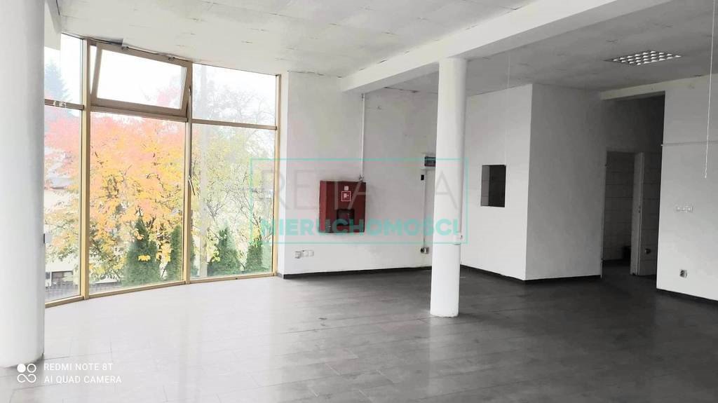 Budynek 240m2 z dwoma lokalami, parking, najemcy Sochaczew  240m2 Foto 1