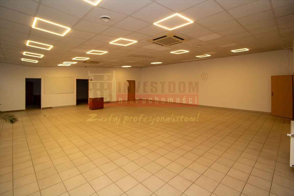 Lokal użytkowy na wynajem Opole, Zakrzów  220m2 Foto 1