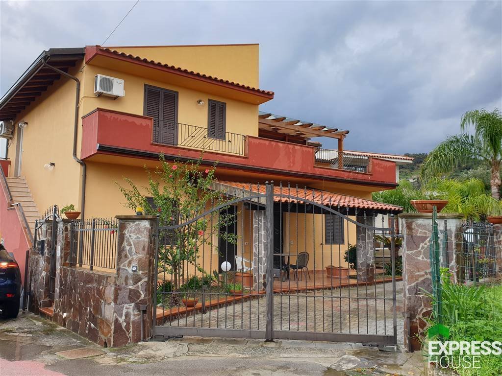 Przestronne 91 m² z balkonem i tarasem w Capo D'Orlando Włochy, Capo D'orlando  91m2 Foto 1