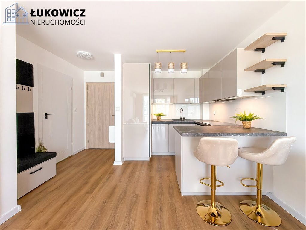 Komfortowe 2-pokojowe mieszkanie z balkonem, garażem i pełnym wyposażeniem Czechowice-Dziedzice, Czechowice Górne  39m2 Foto 1