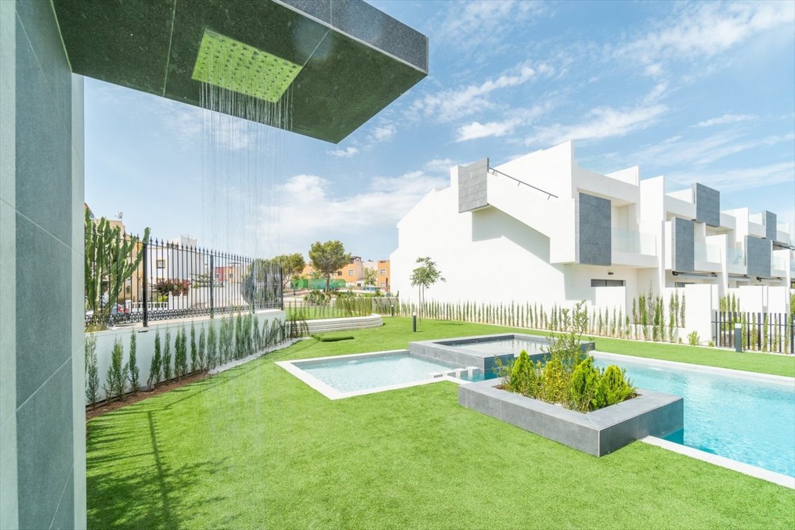 Sprzedam nowoczesne 82 m² apartament z widokiem w Torrevieja Hiszpania, Torrevieja, Costa Blanca  82m2 Foto 1