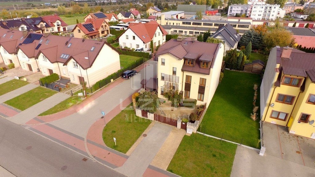 Dom z 3 mieszkaniami i dochodem 2700 zł/mc Tczew, Obrońców Tczewa  405m2 Foto 1