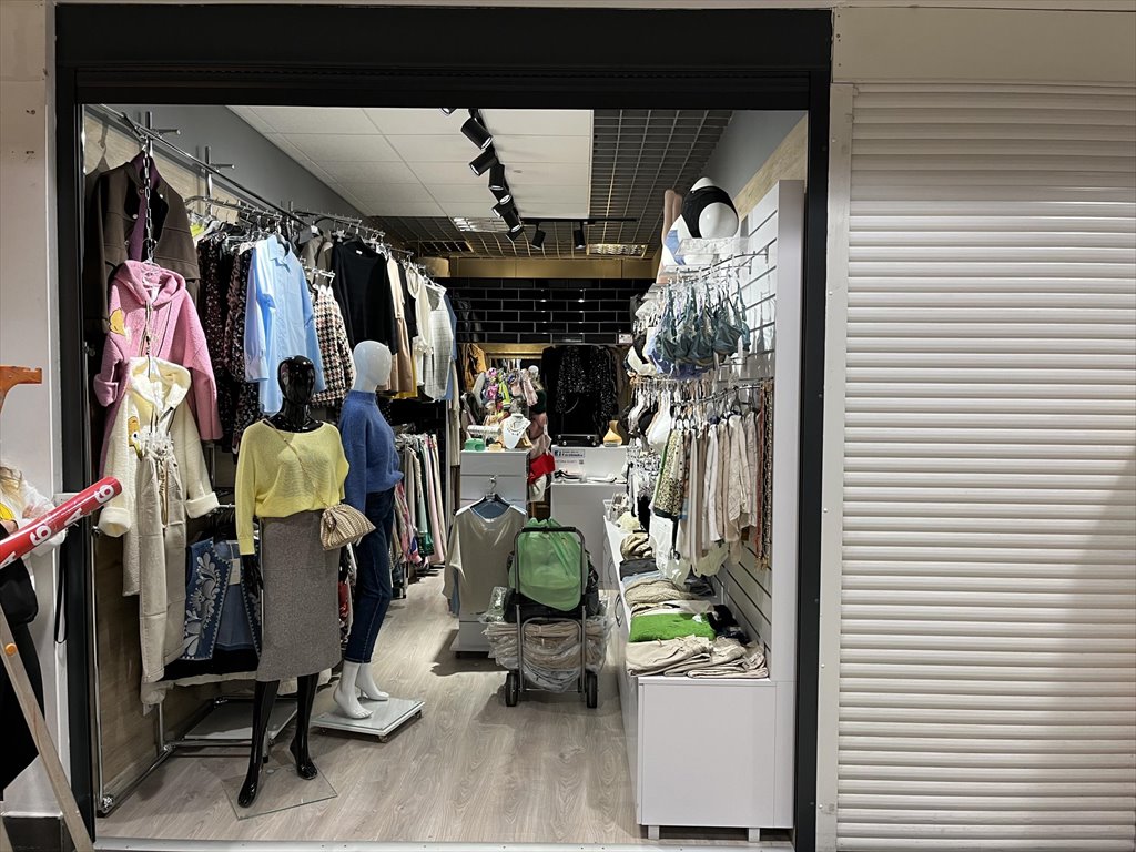 Przestronny lokal handlowy 17,5 m2 z automatyczną roletą Warszawa  18m2 Foto 1