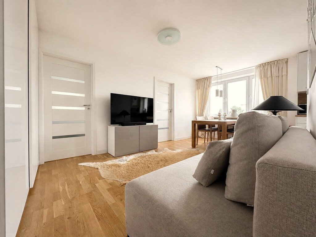Przestronne 3-pokojowe mieszkanie na Woli (balkon, pełne umeblowanie): Warszawa Wola Młynów: Syreny