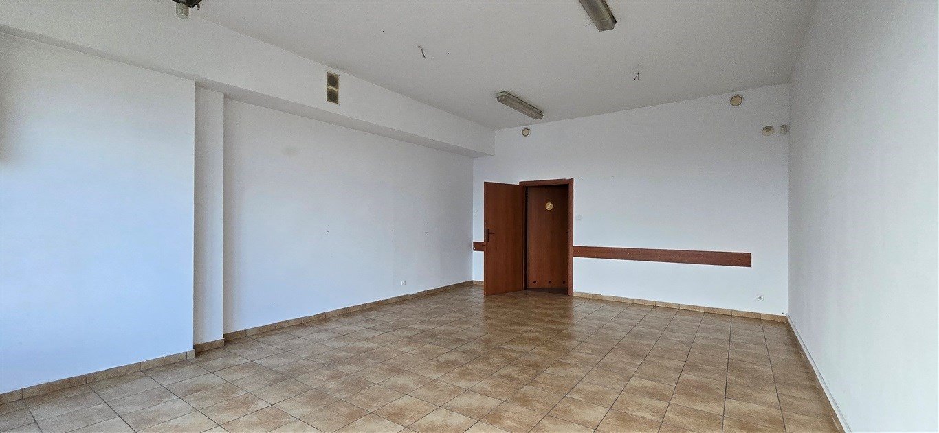 Lokal handlowy 51 m2 z witryną i parkingiem w Rybniku Rybnik, Prosta  51m2 Foto 1