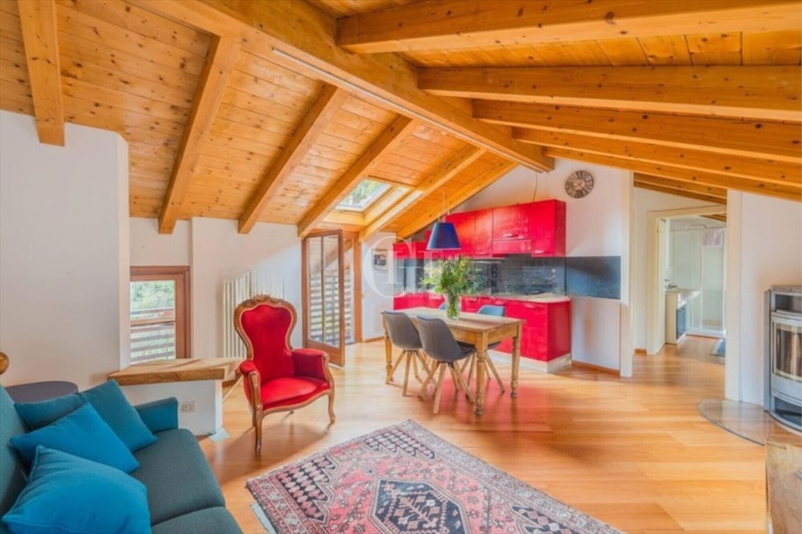 Przestronne poddasze z balkonem, blisko jeziora i gór Włochy, Riva del Garda  46m2 Foto 1