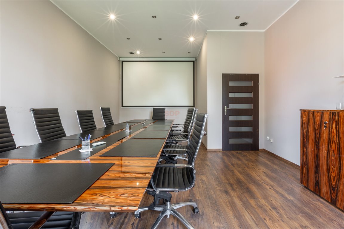 Lokal użytkowy na sprzedaż Legnica, Kawaleryjska  2 072m2 Foto 1