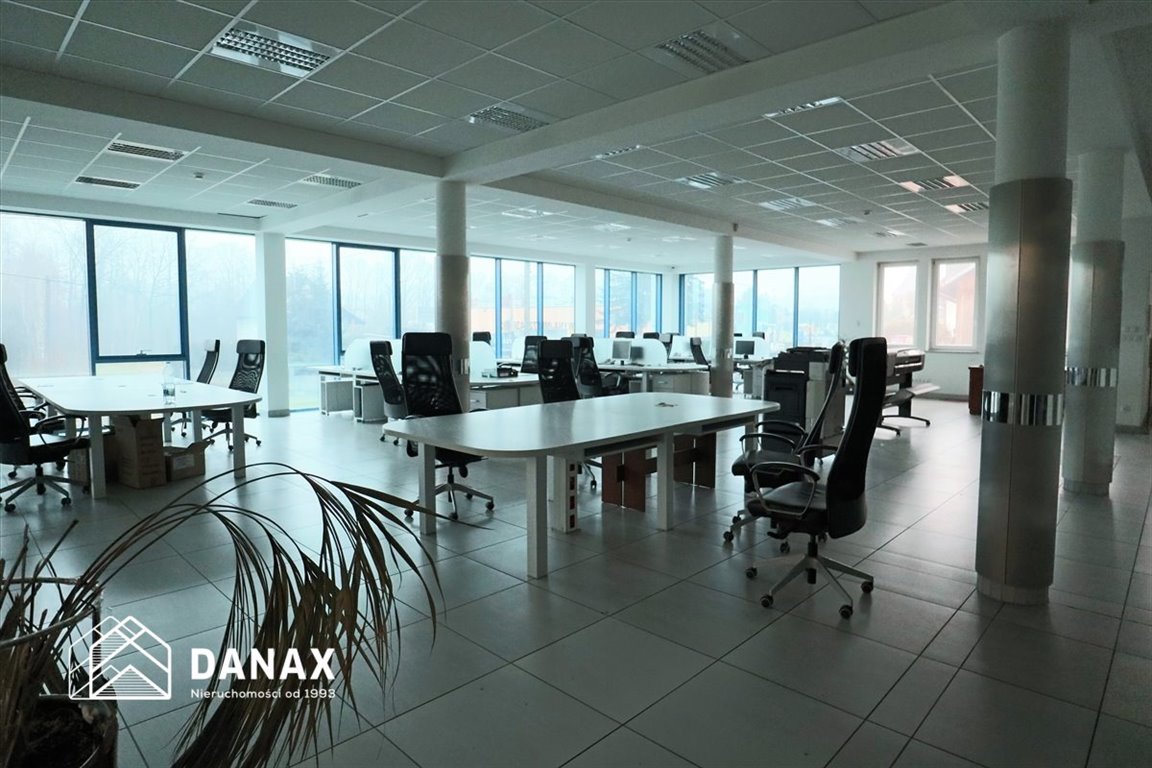 Wynajmę przestronny lokal usługowy 260 m² z recepcją i ogrodem Sułkowice  260m2 Foto 1