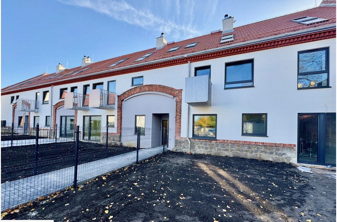 Unikatowe mieszkanie w zabytkowym folwarku, 72 m2, 5 pokoi Wrocław, Krzyki, Wojszyce  72m2 Foto 1