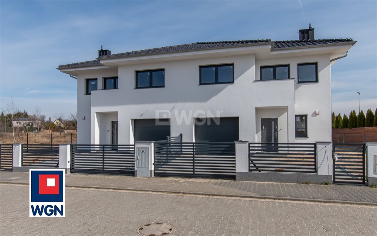 Dom bliźniak 160 m2 z garażem i ogrodem w Chybach Chyby, Bukowa  160m2 Foto 1